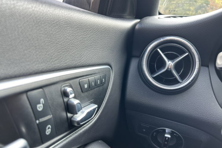 奔驰CLA 2016款 改款 CLA 220 4MATIC中控内饰7005