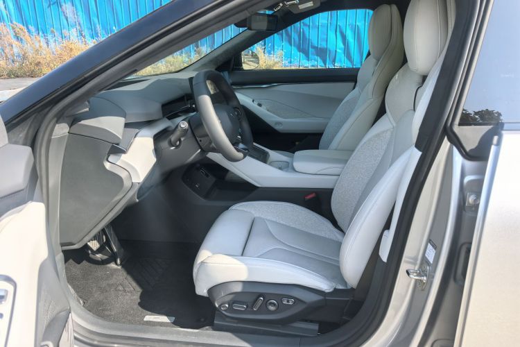 小鹏P7 2025款 702 长续航 Ultra中控内饰7002