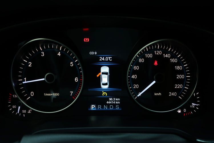 红旗H7 2021款 2.0T 旗舰版中控内饰15