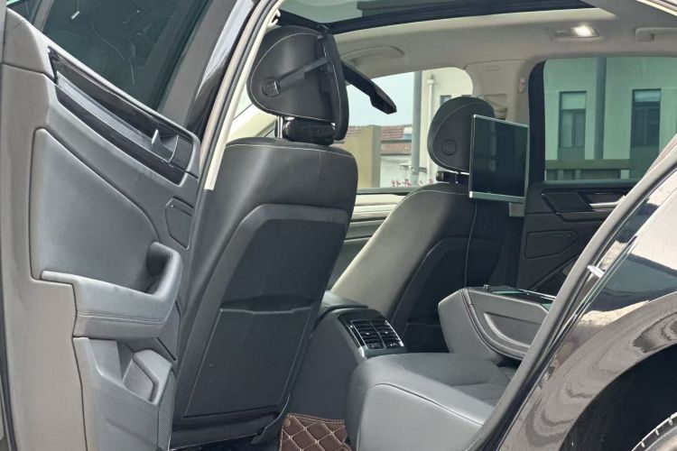 大众 辉昂 2018款 改款 380TSI 两驱商务版中控内饰7004