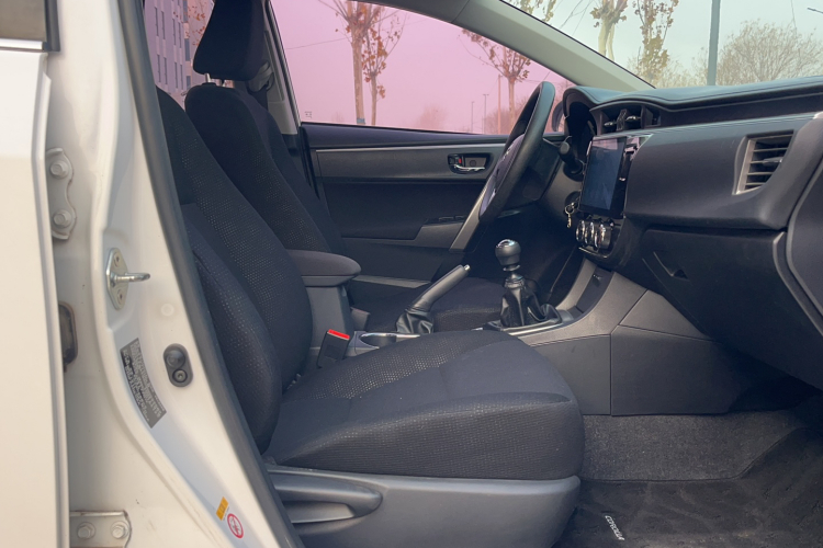 丰田 卡罗拉 2017款 1.2T 手动GL中控内饰7001