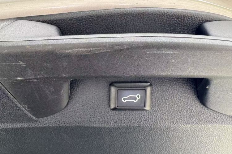 丰田 威兰达 2021款 2.0L CVT两驱豪华版中控内饰7012