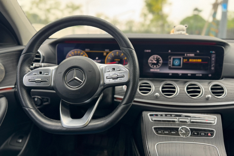 奔驰E级 2020款 E 300 L 运动时尚型中控内饰7002