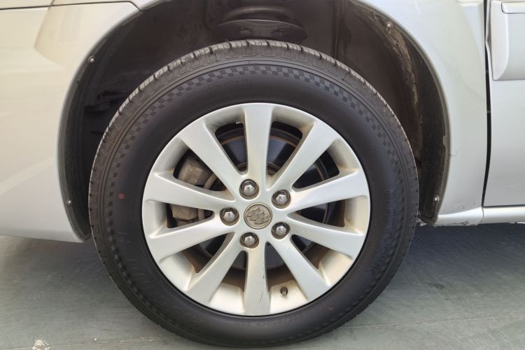 别克GL8 2014款 2.4L 经典版车身外观6004