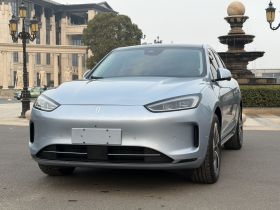 鸿蒙智行 问界M5 2023款 纯电后驱标准版