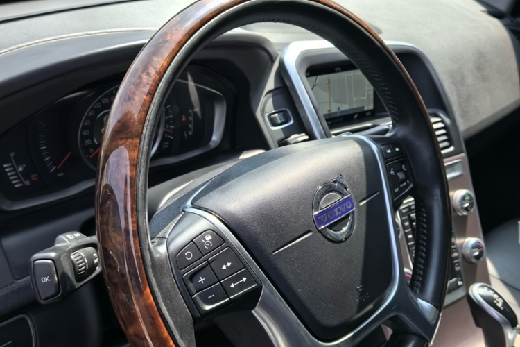 沃尔沃XC60 2017款 T5 智行升级版中控内饰7004