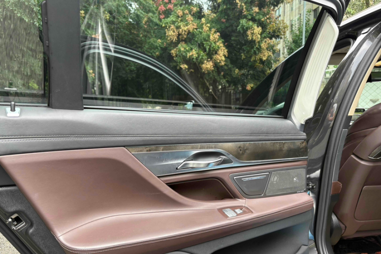 宝马7系 2016款 740Li 领先型中控内饰7013