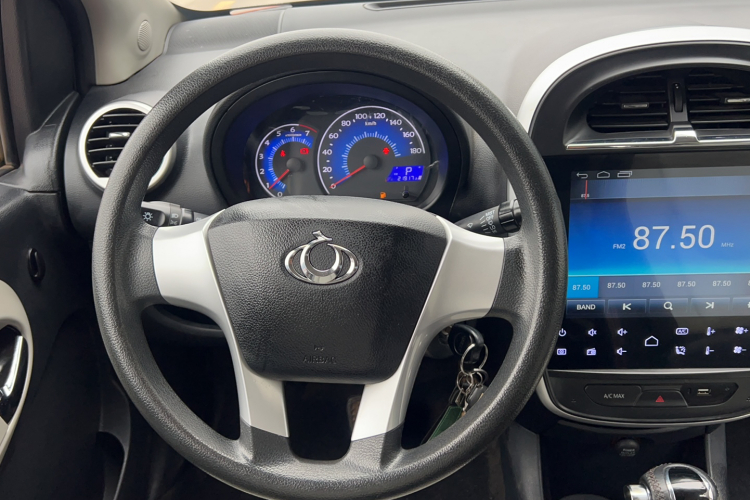 吉利汽车 熊猫经典 2015款 1.5L 自动酷趣版局部细节13