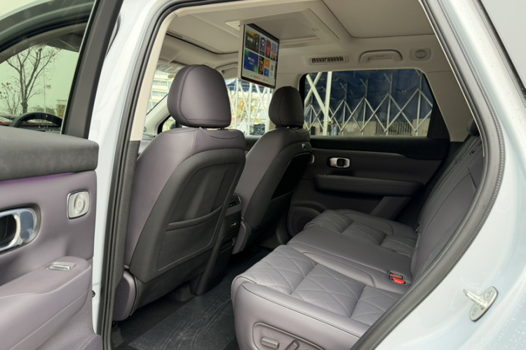 零跑汽车 零跑C16 2026款 纯电 630激光雷达智尊版 5座中控内饰7005