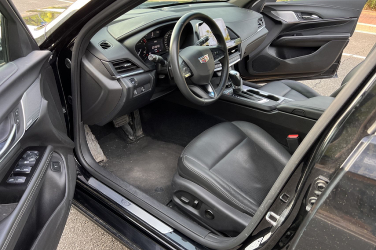 凯迪拉克CT4 2022款 28T 豪华型中控内饰7005