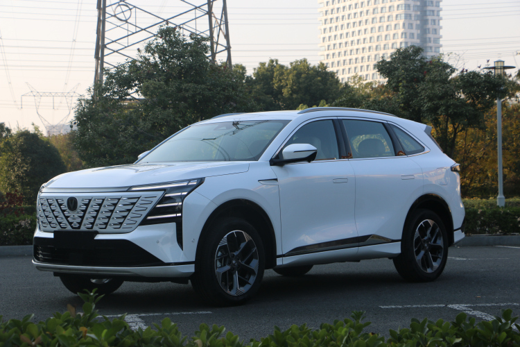 长安CS75 PLUS 2025款 第四代 1.5T 新蓝鲸 智慧旗舰型车身外观1