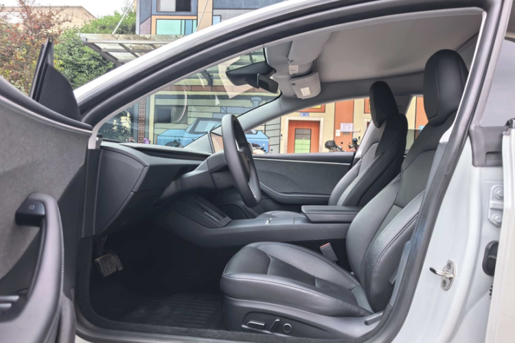 特斯拉 Model 3 2023款 后轮驱动版中控内饰7003