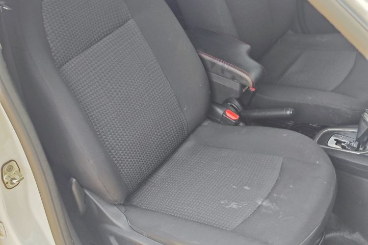 标致301 2016款 1.6L 自动舒适版中控内饰7001