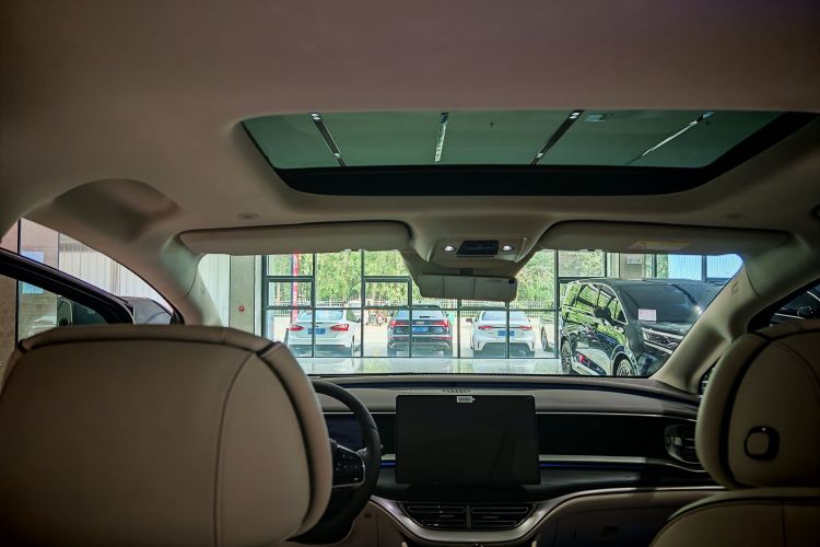 腾势D9 2024款 DM-i 980 四驱尊荣型中控内饰7009