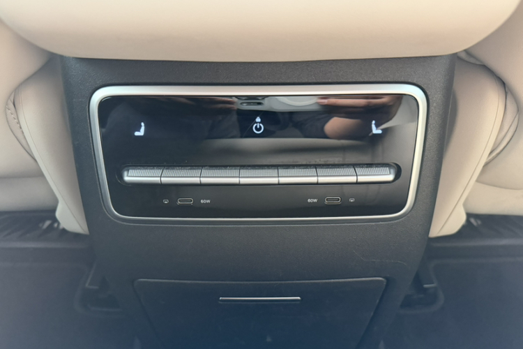 理想汽车 理想L7 2023款 Max中控内饰7006