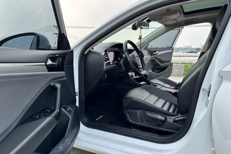 大众 速腾 2021款 200TSI DSG舒适智联版中控内饰7011