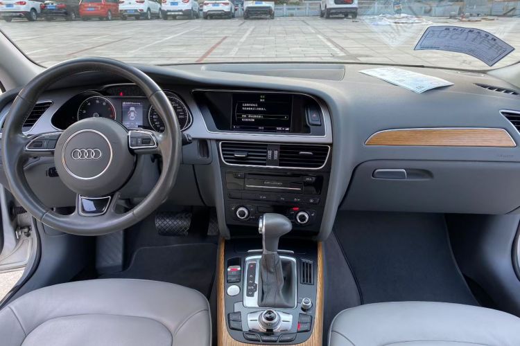 奥迪A4L 2015款 35 TFSI 自动豪华型中控内饰7003