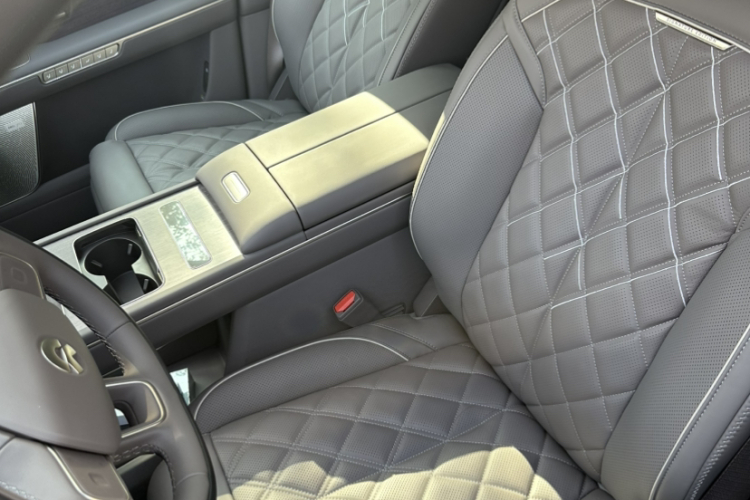 蔚来ES8 2026款 六座行政签名版中控内饰7003