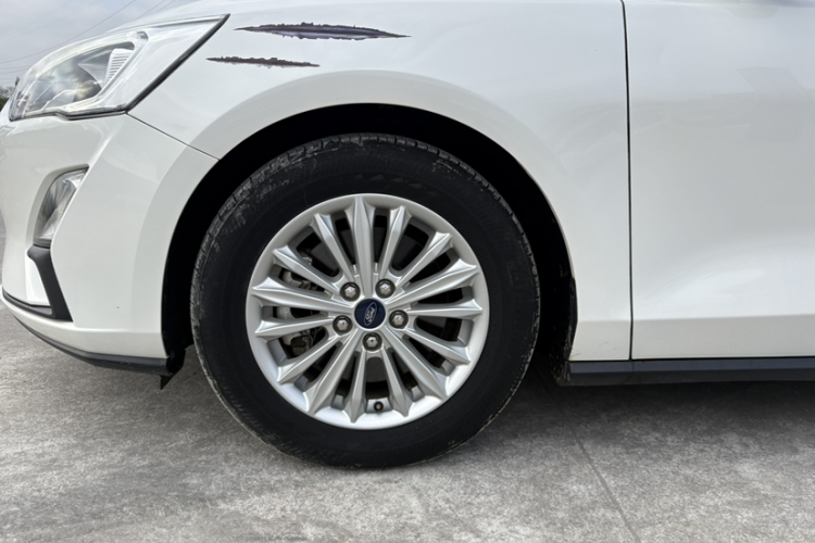 福特 福克斯 2019款 三厢 EcoBoost 180 自动锋潮型车身外观6006