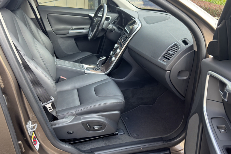 沃尔沃XC60 2015款 T5 智进版中控内饰7007