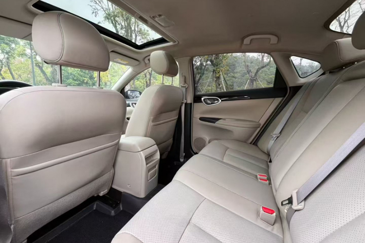 日产 轩逸 2016款 1.6XL  CVT尊享版中控内饰7002