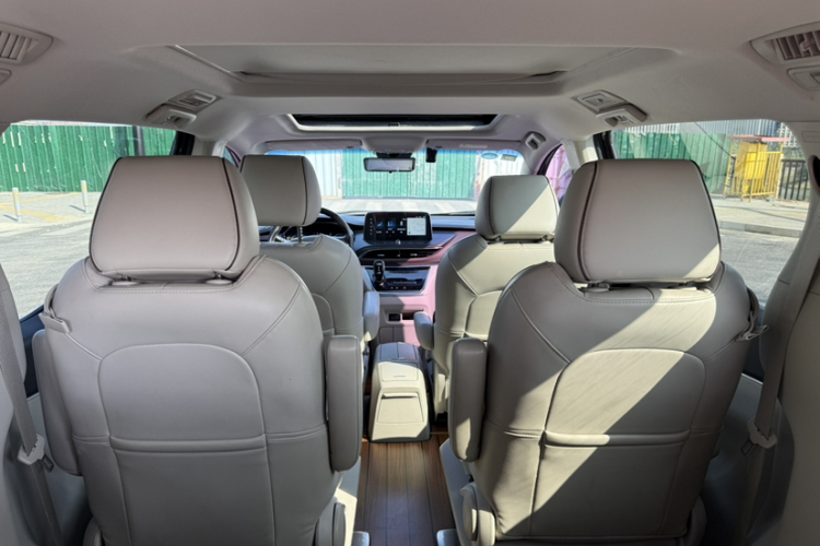 别克GL8 2020款 陆上公务舱 652T 尊贵型中控内饰7002
