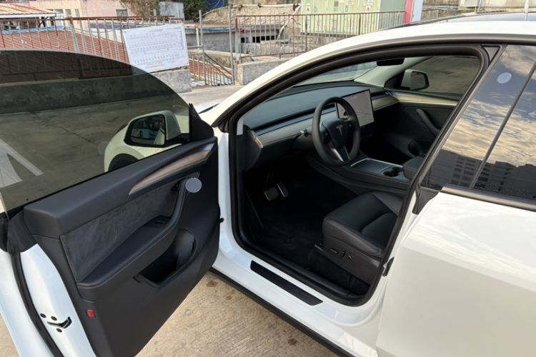 特斯拉 Model Y 2021款 标准续航后驱版中控内饰7003