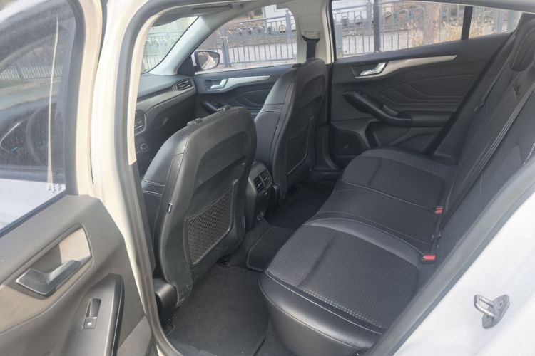 福特 福克斯 2020款 三厢 EcoBoost 180 自动锋潮型中控内饰7001