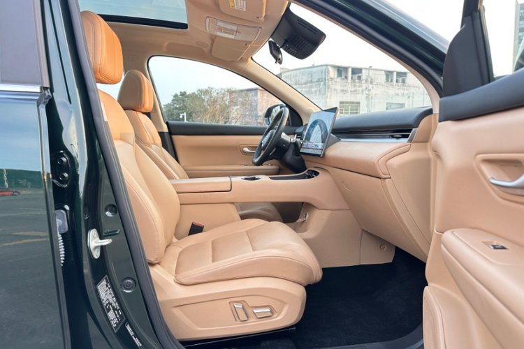 蓝电E5 PLUS 2025款 120km 标准旅行定制版 7座局部细节41