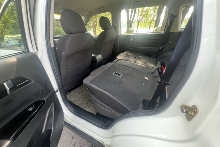 陆风X8 2014款 探索版 2.4L 汽油4X4豪华型中控内饰7009