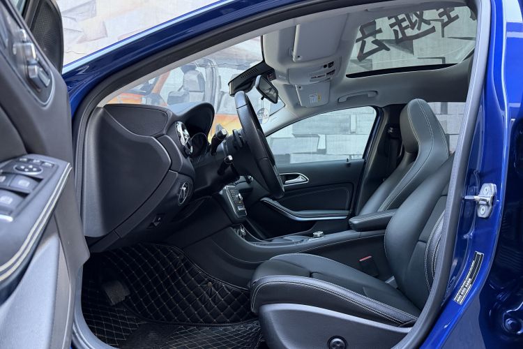 奔驰GLA 2018款 GLA 200 时尚型中控内饰7002