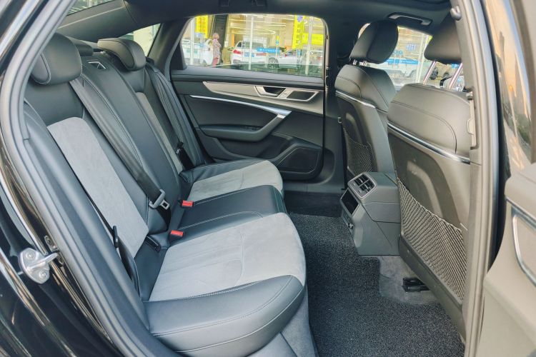 奥迪A6L 2024款 45 TFSI 臻选动感型中控内饰7004