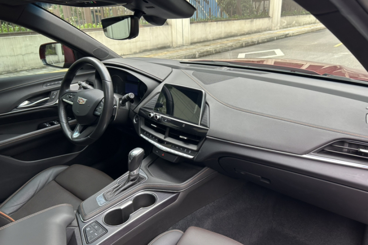 凯迪拉克CT4 2020款 28T 精英型中控内饰7011