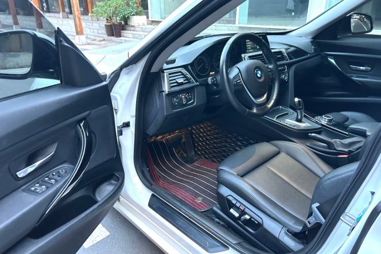 宝马3系GT 2019款 320i 时尚型中控内饰7009