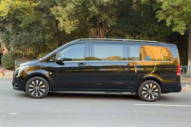 奔驰 威霆 2021款 2.0T 精英版 7座车身外观6008