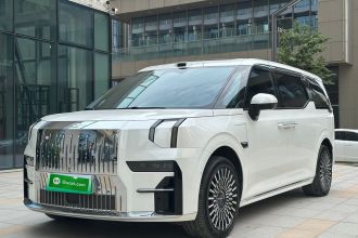 极氪009 2024款 七座过道版四驱 140kWh