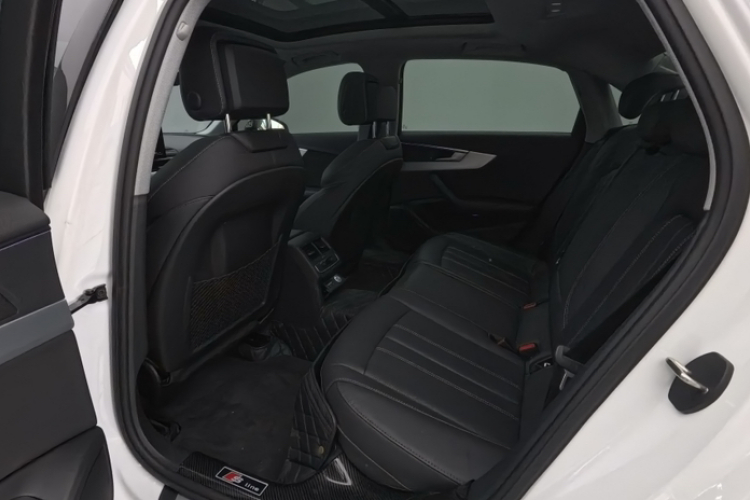 奥迪A4L 2022款 40 TFSI 豪华动感型中控内饰7013