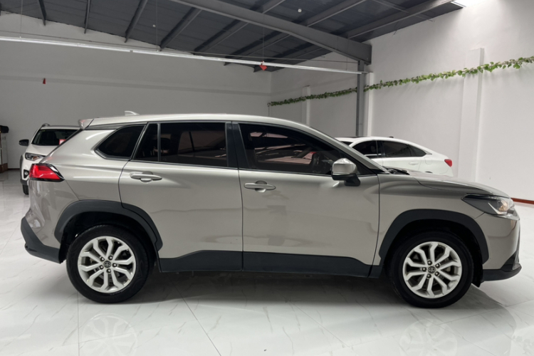 丰田 锋兰达 2022款 2.0L CVT精英版车身外观6003