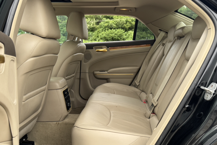 克莱斯勒300C(进口) 2013款 3.6L 尊适版中控内饰7004