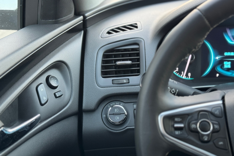 别克 君威 2015款 1.6T 精英技术型中控内饰7001