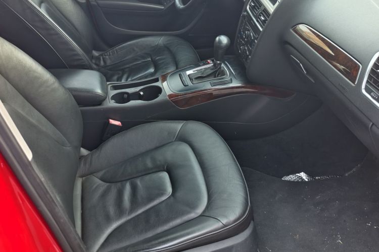 奥迪A4L 2011款 2.0 TFSI 标准型中控内饰7005