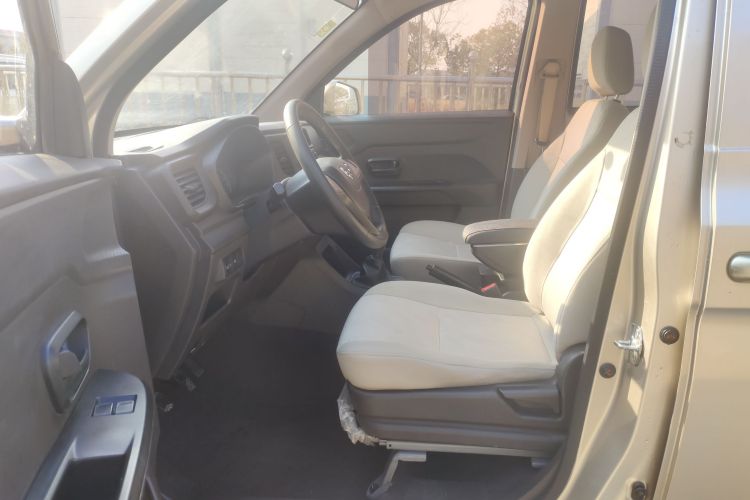 五菱汽车 五菱宏光V 2019款 1.5L标准型L2B中控内饰7001