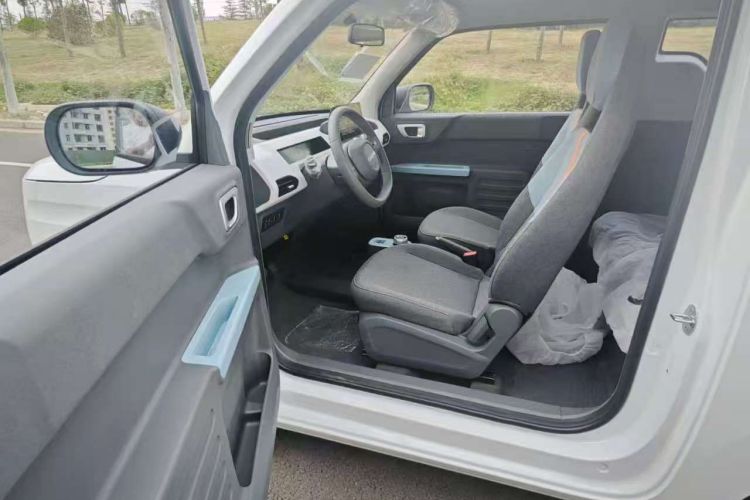 吉利银河 2024款 熊猫mini 200km 耐力熊中控内饰7003