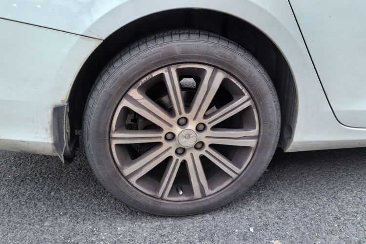 标致408 2014款 1.8L 自动豪华版车身外观6006