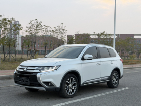 三菱 欧蓝德 2016款 2.4L 四驱精英版 5座