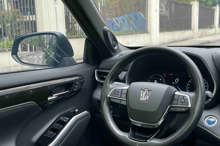 丰田 皇冠陆放 2022款 2.5L HEV四驱旗舰版中控内饰7009