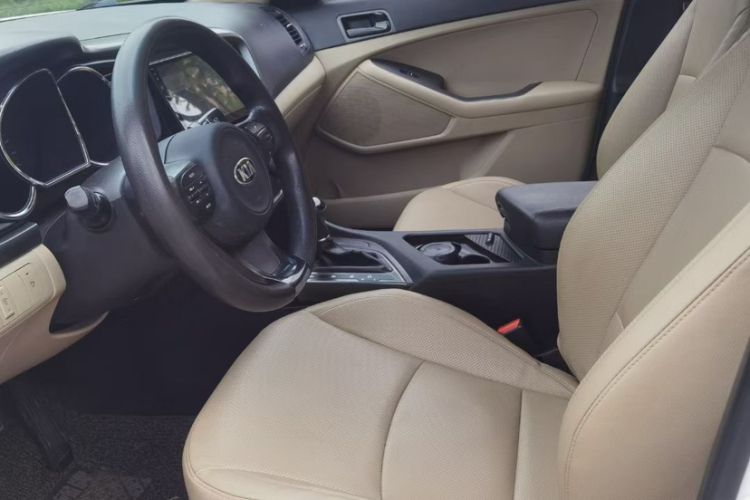 起亚K5 2015款 2.0L 自动GL中控内饰7002