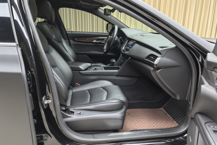 凯迪拉克CT6 2017款 28T 精英型中控内饰7002