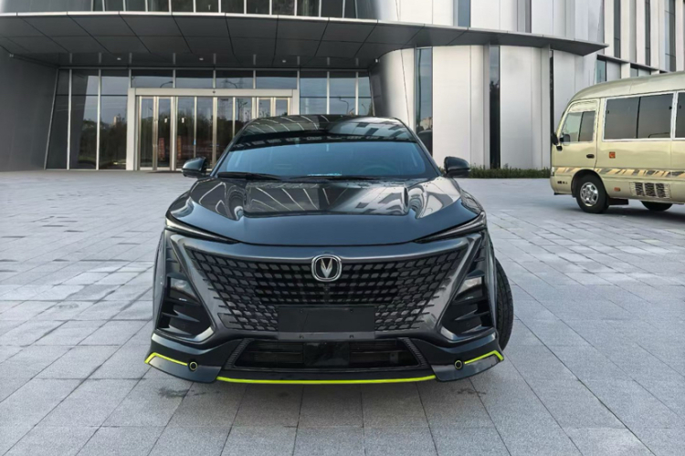 长安UNI-T 2022款 2.0T 运动版 尊贵型车身外观6013