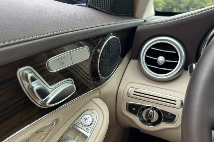 奔驰C级 2015款 C 200 L中控内饰7002